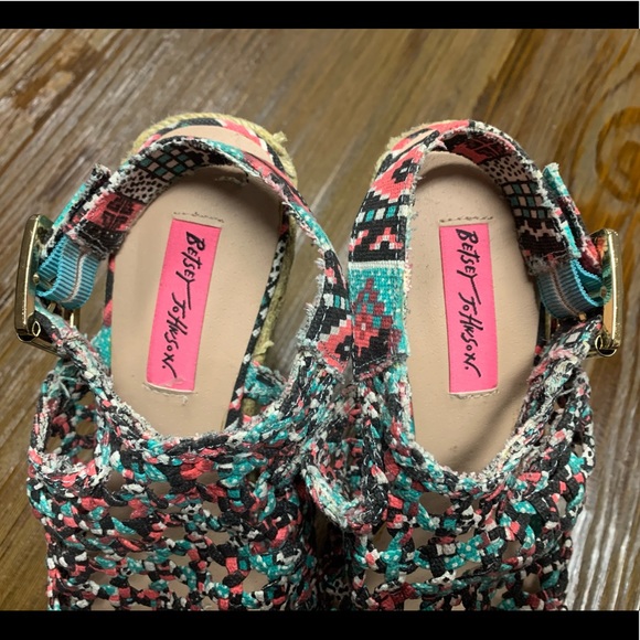 Betsey Johnson "Beckeyy" - 5.5" Wedges - Aztec Print - Women's Size 8 (NWT) - Picture 5 of 16